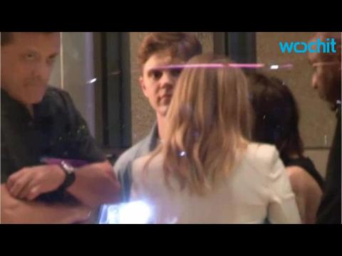 VIDEO : Emma Roberts & Evan Peters Split & End Engagement