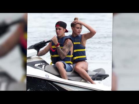 VIDEO : Justin Bieber Enjoys Miami With Model Hailey Baldwin