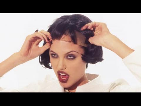 VIDEO : Angelina Jolie Wigs Out in 1995 Snaps