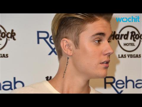 VIDEO : Hailey Baldwin Responds to Twitter Users Who Are Mad She's Close With Justin Bieber