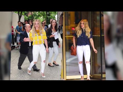 VIDEO : Hilary Duff Shows Us Two Ways To Rock White Ripped Jeans