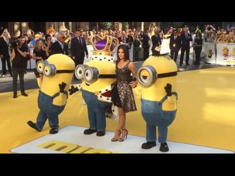 VIDEO : Sandra Bullock Wows On Minion Yellow Carpet
