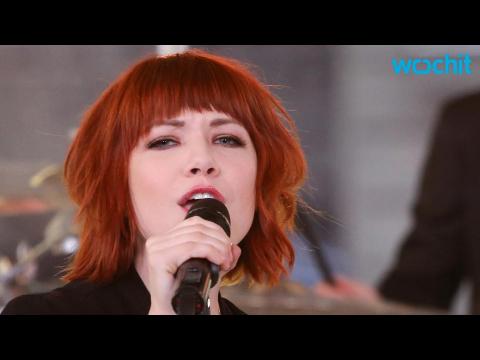 VIDEO : Carly Rae Jepsen Reveals 'Emotion' Release Date