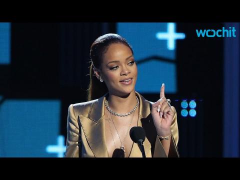 VIDEO : Rihanna is the Best-Selling Digital Singles Artist of All Time