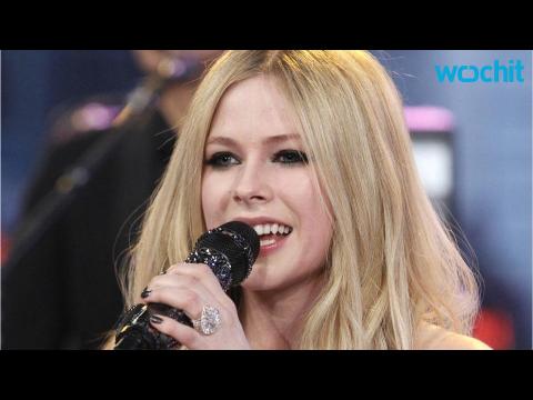 VIDEO : Avril Lavigne Opens Up About Her Battle With Lyme Disease