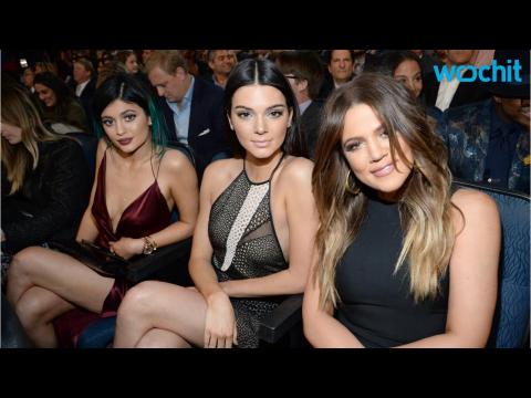 VIDEO : Khlo Kardashian Licks Kendall Jenner's 'Irresistible' Abs