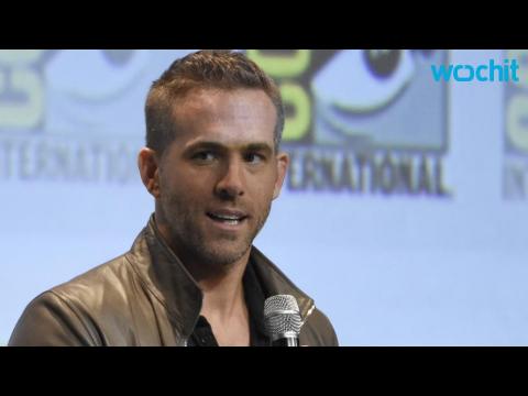 VIDEO : Ryan Reynolds Hits Comic-Con as Deadpool