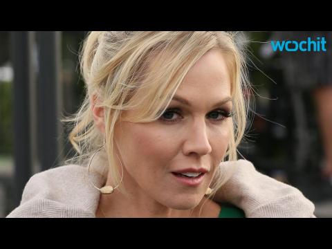 VIDEO : Jennie Garth Marries Dave Abrams in an Intimate Ceremony at Home