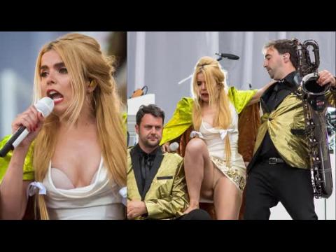 VIDEO : Paloma Faith Flashes Her Underwear To T In The Park Crowd
