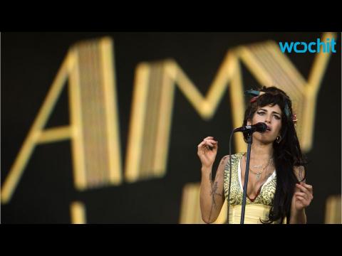 VIDEO : Amy Winehouse Doc Pushes Late Singer Back Into U.K. Album Charts
