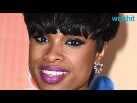 VIDEO : Jennifer Hudson Surprises Gay Couple With Wedding Song