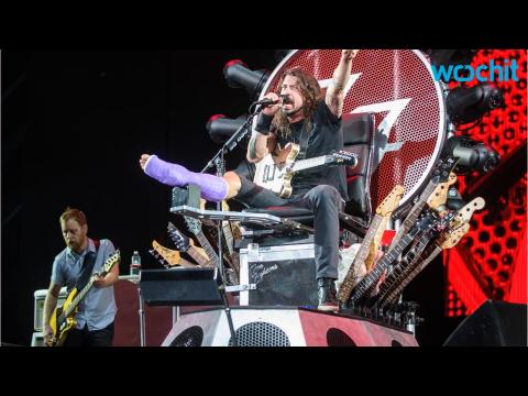 VIDEO : Dave Grohl Gives Leg Update: 'It Could Have Been Worse'