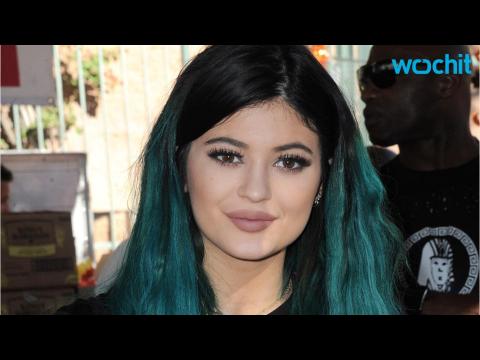 VIDEO : Kylie Jenner Rocks Icy Blue Hair Extensions, Plunging White Jumpsuit