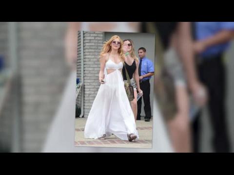 VIDEO : Bella Thorne assiste à la fête de Joel Silver pour le Memorial Day