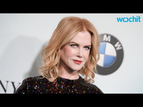 VIDEO : Nicole Kidman Suffers Red Carpet Makeup Malfunction