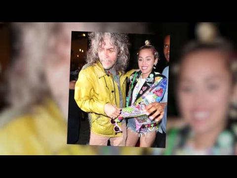 VIDEO : Miley Cyrus Is Happy Hippie Leaving New York Soho House
