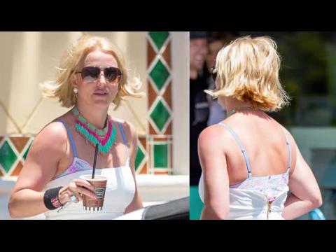 VIDEO : Britney Spears souffre d'un petit problème vestimentaire