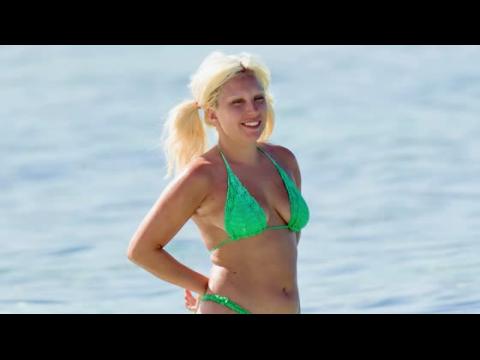 VIDEO : Lady Gaga Rocks A Sexy Bikini in the Bahamas