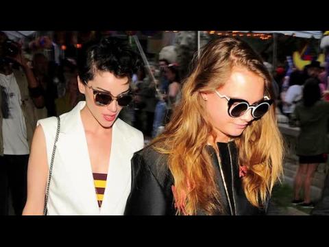 VIDEO : Cara Delevingne Says She's In Love With Girlfriend St. Vincent