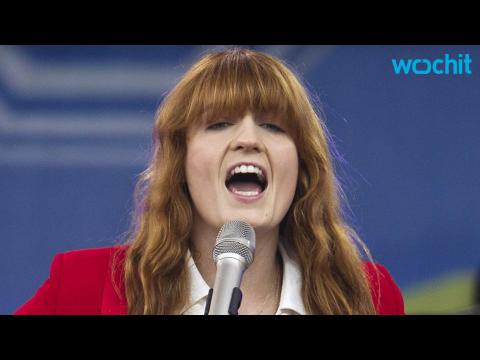 VIDEO : Florence Welch With Broken Foot Takes Over for Dave Grohl's Glasto-Pull Out
