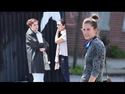 VIDEO : Lena Dunham And Allison Williams On Girls Set With Christopher Abbott