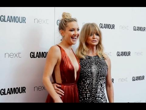 VIDEO : Vidéo :  Ellie Goulding, Kate Hudson, Kaley Cuoco... Découvrez les images exclusives des Gla