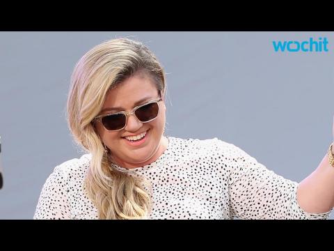 VIDEO : Kelly Clarkson Covers Rihanna's ''Bitch Better Have My Money''