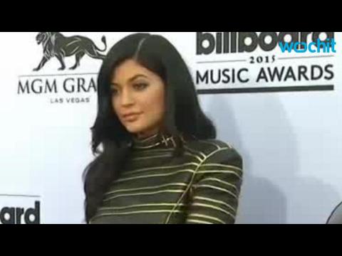 VIDEO : Kylie Jenner Reacts to Chris Brown's Transphobic Caitlyn Jenner Instagram Post