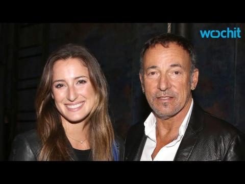 VIDEO : Bruce Springsteen's Daughter Flaunts Impressive Bikini Body