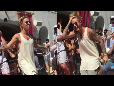 VIDEO : Justin Bieber Makes A Surprise Appearance at EDC in Las Vegas