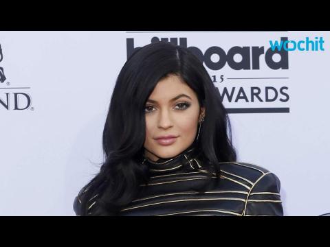 VIDEO : Kylie Jenner Shows Lots of Skin in New Photo Shoot