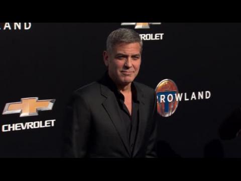 VIDEO : George Clooney Encourages Men to Embrace Growing Old
