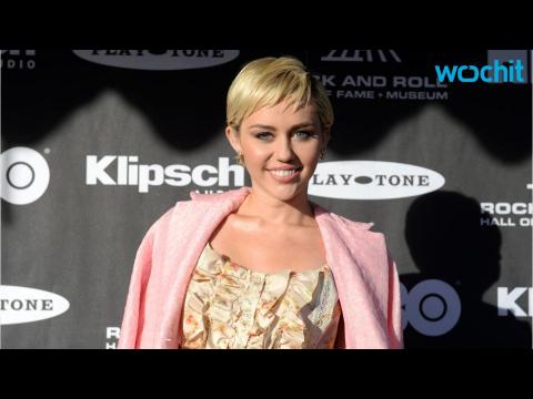 VIDEO : How Miley Cyrus Helped Get Grace and Frankie, Your New Favorite Netflix Show, Renewed