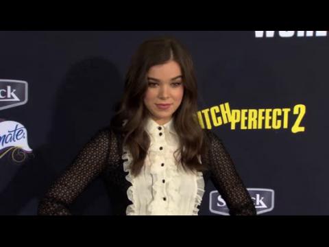 VIDEO : Get To Know Pitch Perfect 2's Hailee Steinfeld