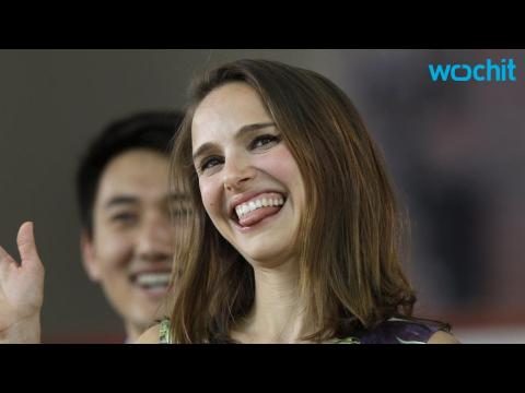 VIDEO : Natalie Portman Urges New Graduates to Take Chances