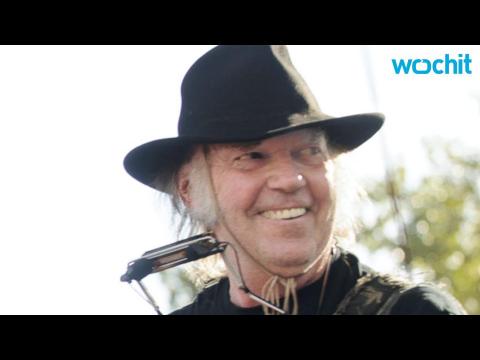 VIDEO : Neil Young Rocks Out Against GMOs With Willie Nelson's Sons