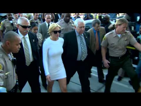 VIDEO : Looks Like Lindsay Lohan WILL Complete Community Service