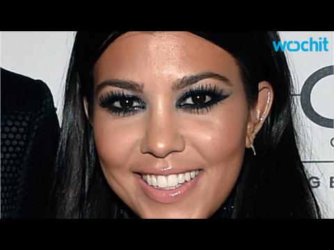 VIDEO : Kourtney Kardashian Steps Out in Midriff-Baring Top Amid Scott Disick Partying Reports