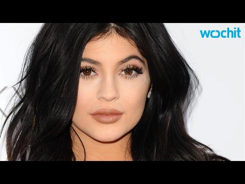 VIDEO : Kylie Jenner Steps Out in Chic Red Mini Dress Before 4th of July