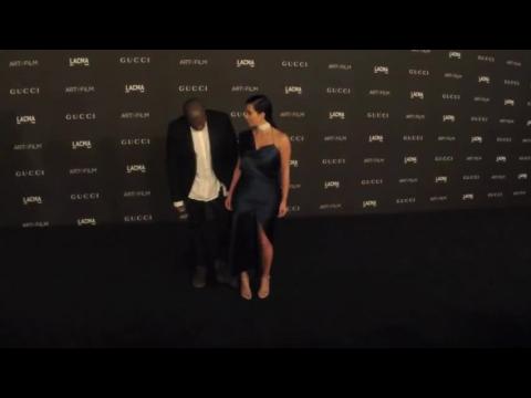 VIDEO : Ser que Kim Kardashian est intentando revelar que est embarazada?