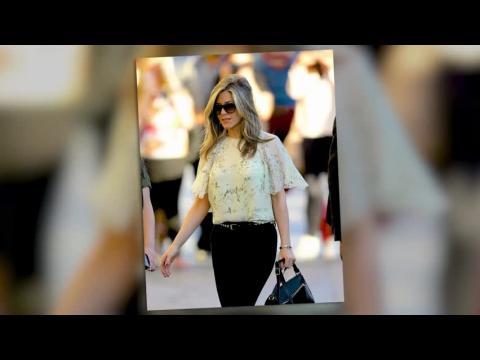 VIDEO : Jennifer Aniston Returns To Her Usual Glamorous Self For Jimmy Kimmel