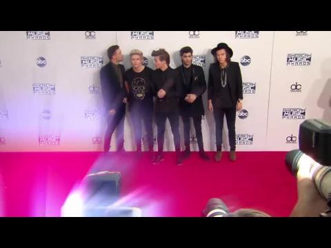VIDEO : One Direction raffle la mise aux AMA