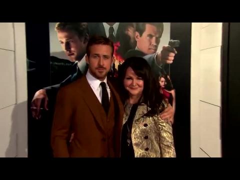 VIDEO : Ryan Gosling hace orden de restriccin en contra de persistente fan