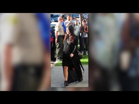 VIDEO : Kourtney Kardashian Is One Cool Momma As She Enjoys A Ladies Day Out With Kris Jenner
