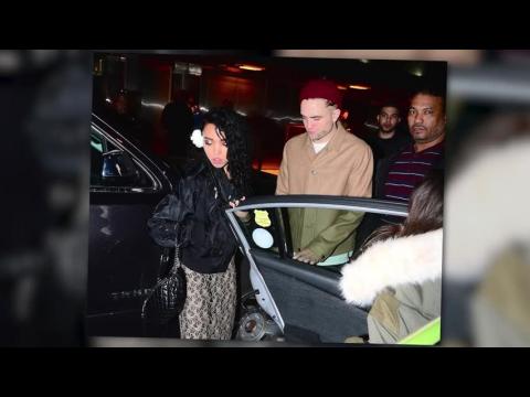 VIDEO : . Rihanna Heads To Queens To Party With Robert Pattinson
