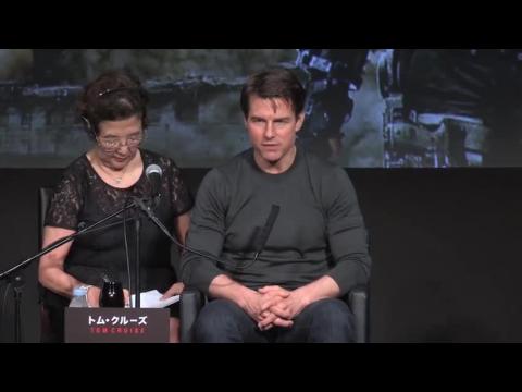 VIDEO : Tom Cruise craque pour son assistante de 22 ans
