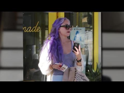 VIDEO : Amanda Bynes Seen With Purple Hair