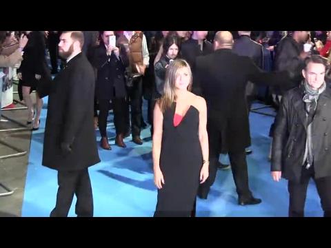 VIDEO : Jennifer Aniston en el lanzamiento de Horrible Bosses