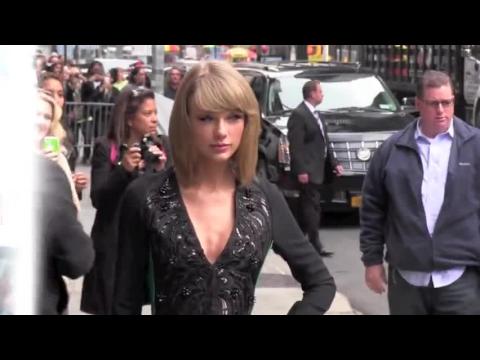 VIDEO : Billy Joel defiende el ttulo de 'Ambassador' de Taylor Swift en Nueva York