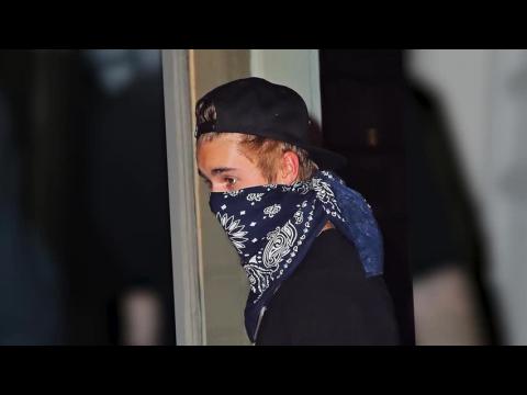 VIDEO : Justin Bieber Tries to Go Incognito